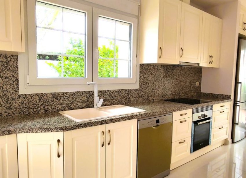 Resale - Villa / House - Orihuela Costa - Cabo Roig