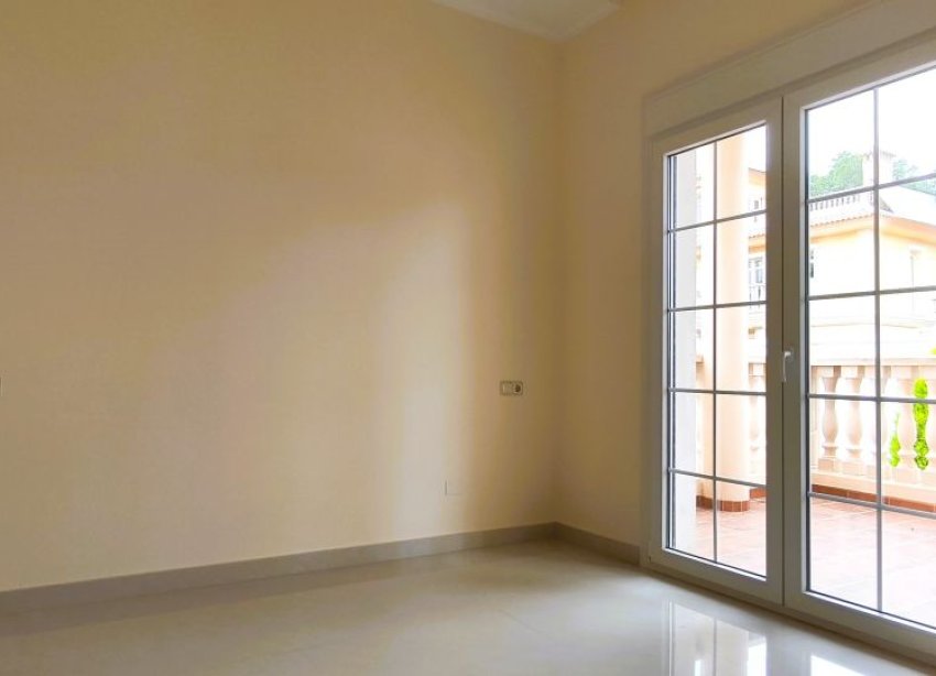 Resale - Villa / House - Orihuela Costa - Cabo Roig