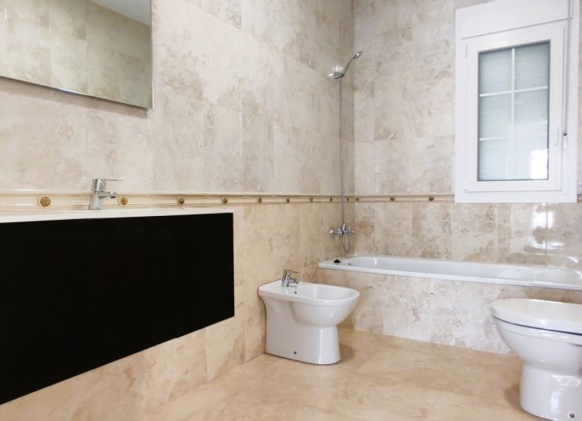Resale - Villa / House - Orihuela Costa - Cabo Roig