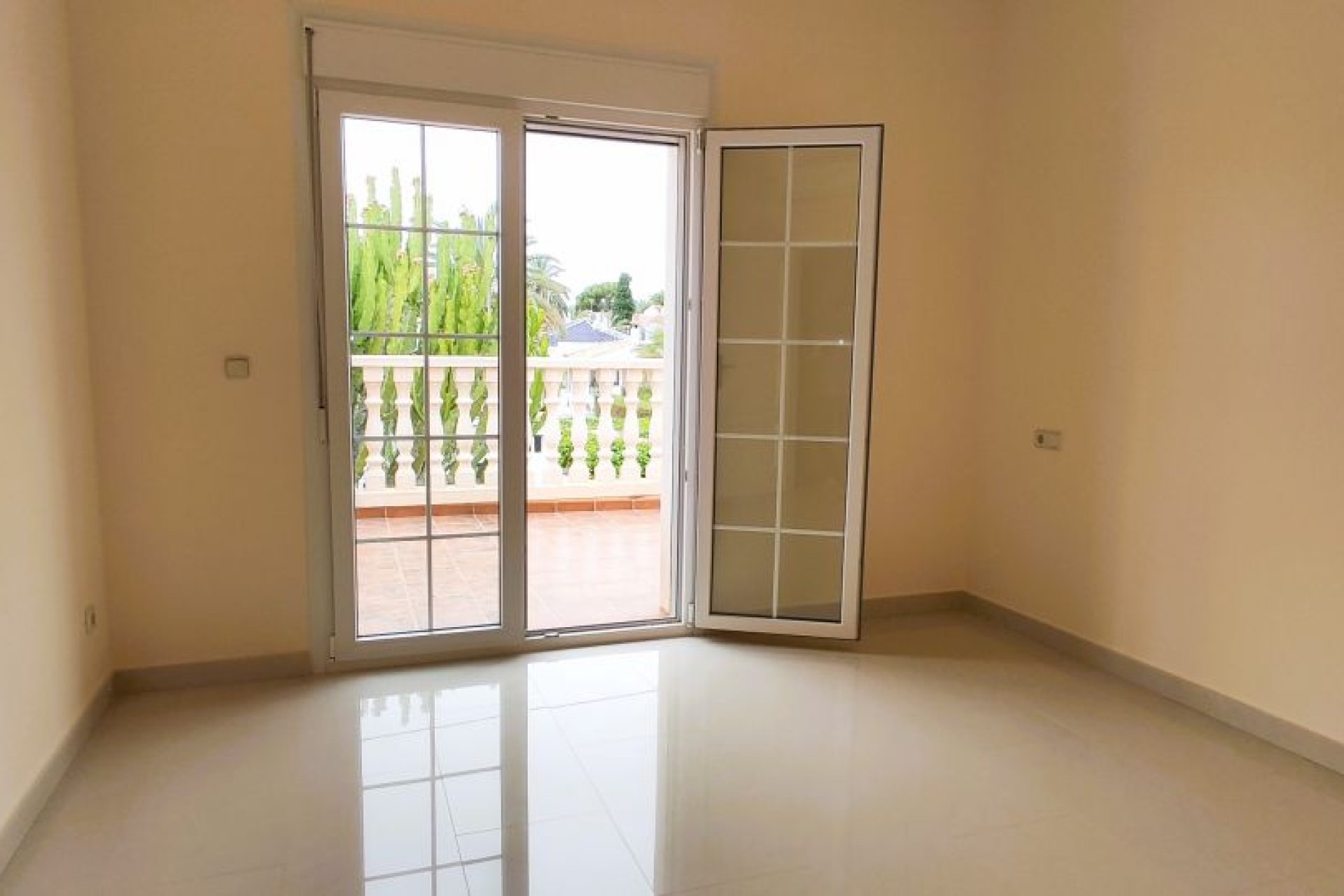 Resale - Villa / House - Orihuela Costa - Cabo Roig