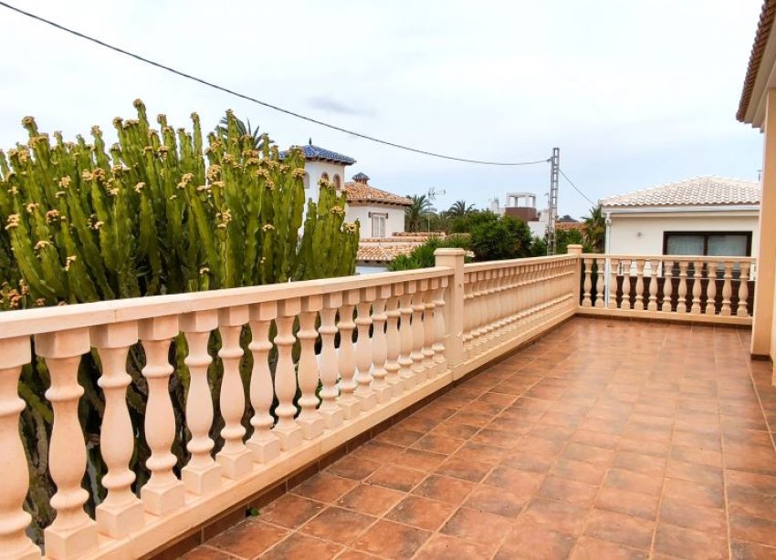 Resale - Villa / House - Orihuela Costa - Cabo Roig