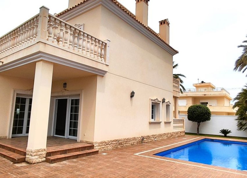 Resale - Villa / House - Orihuela Costa - Cabo Roig