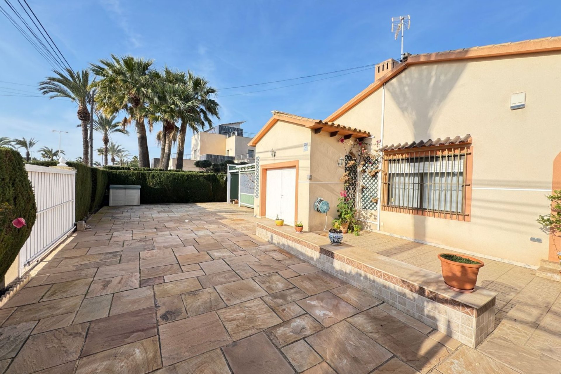 Resale - Villa / House - Orihuela Costa - Cabo Roig