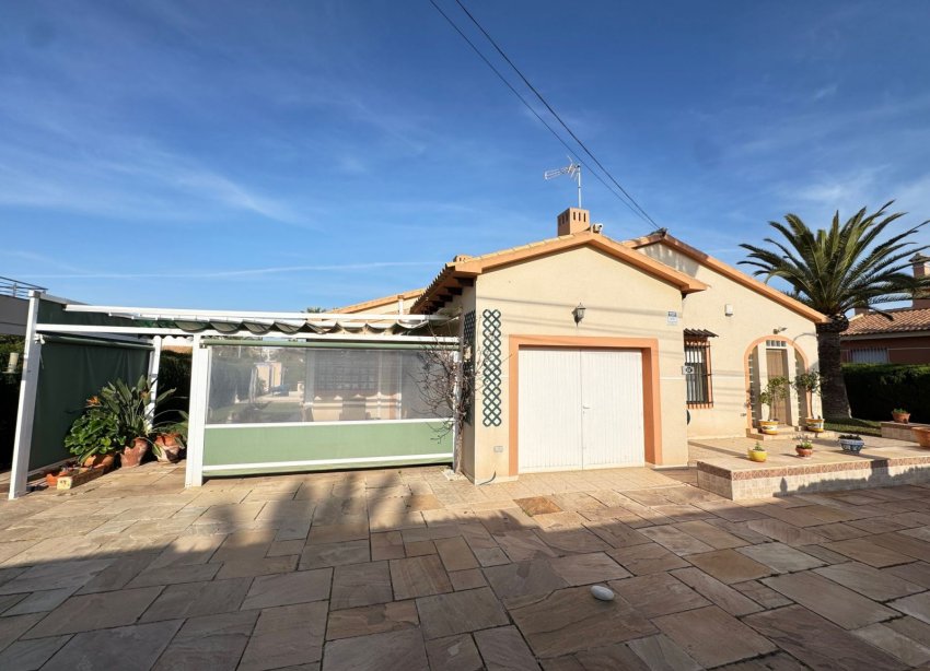 Resale - Villa / House - Orihuela Costa - Cabo Roig