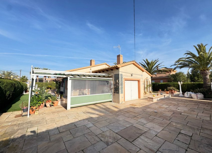 Resale - Villa / House - Orihuela Costa - Cabo Roig