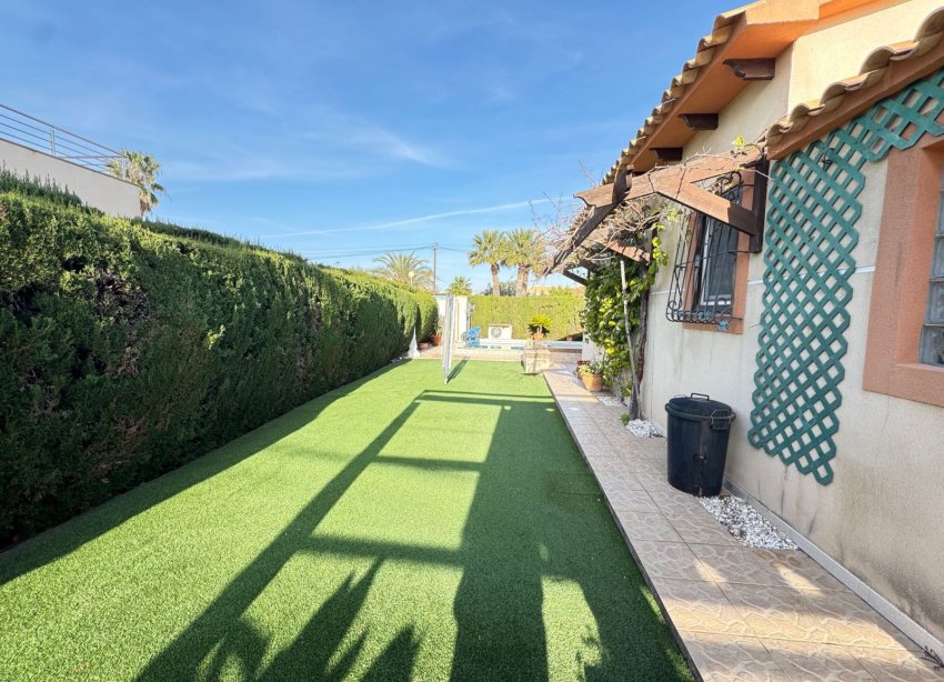 Resale - Villa / House - Orihuela Costa - Cabo Roig