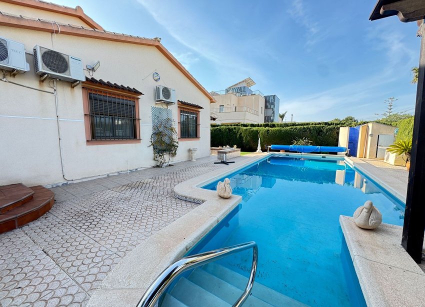 Resale - Villa / House - Orihuela Costa - Cabo Roig
