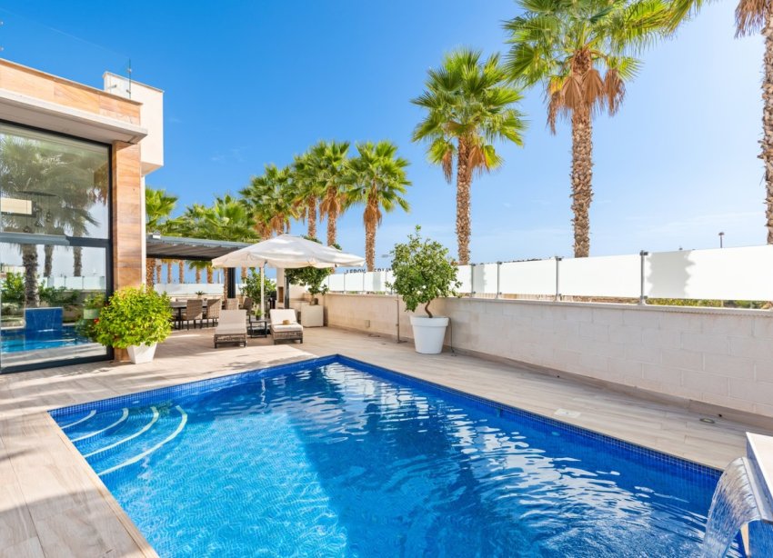 Resale - Villa / House - Orihuela Costa - Cabo Roig