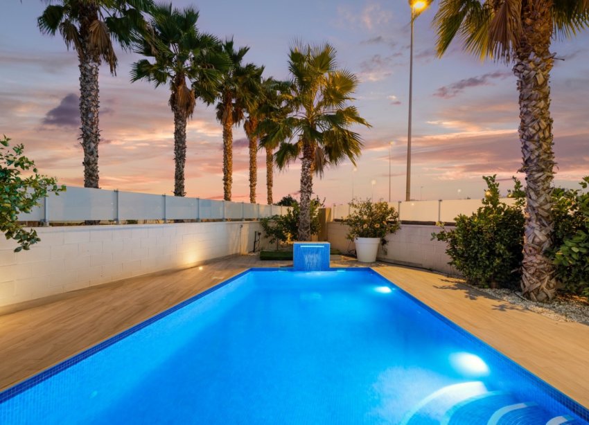 Resale - Villa / House - Orihuela Costa - Cabo Roig