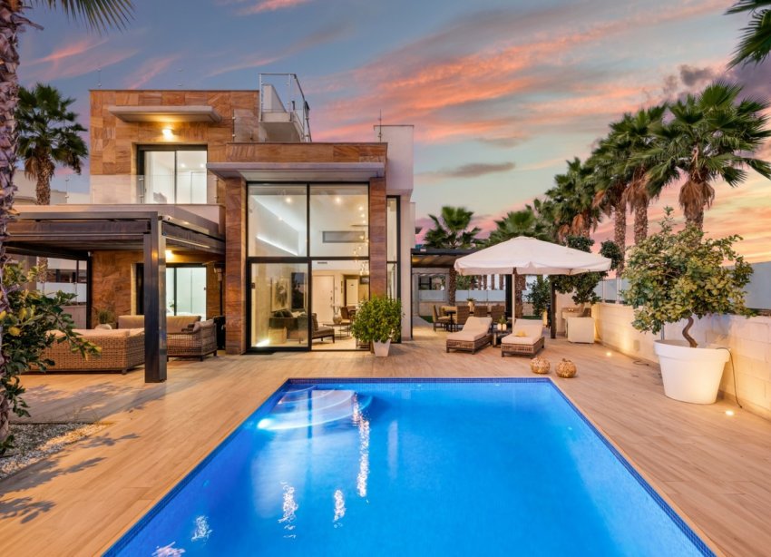 Resale - Villa / House - Orihuela Costa - Cabo Roig