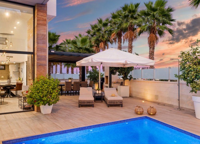 Resale - Villa / House - Orihuela Costa - Cabo Roig
