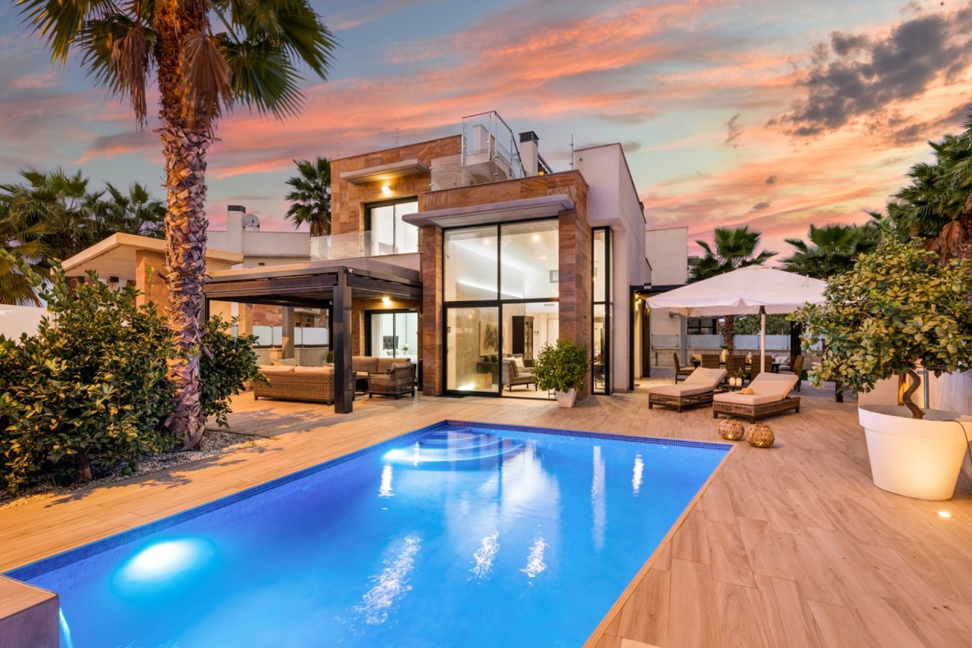 Resale - Villa / House - Orihuela Costa - Cabo Roig