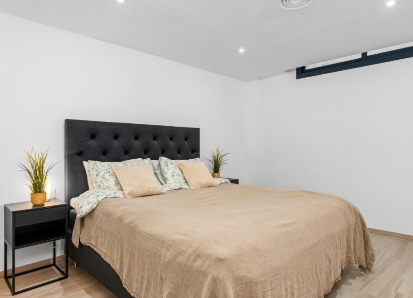 Resale - Villa / House - Orihuela Costa - Cabo Roig
