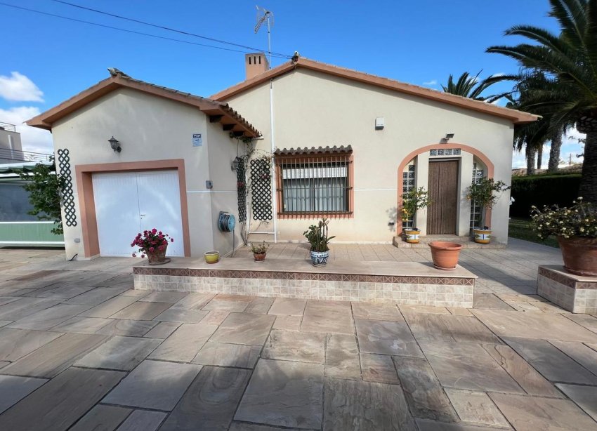 Resale - Villa / House - Orihuela Costa - Cabo Roig