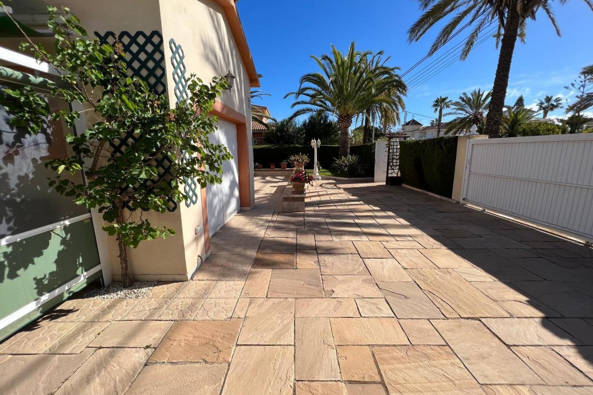 Resale - Villa / House - Orihuela Costa - Cabo Roig