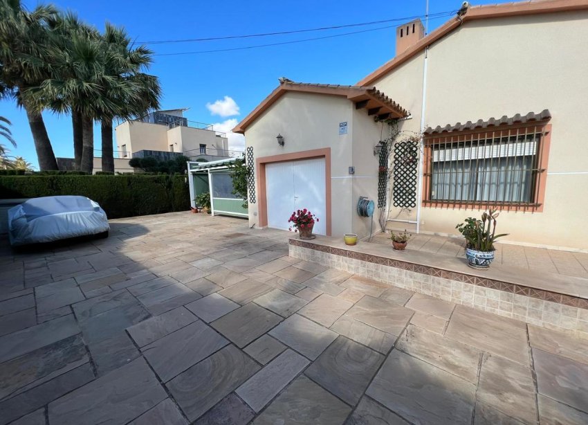 Resale - Villa / House - Orihuela Costa - Cabo Roig