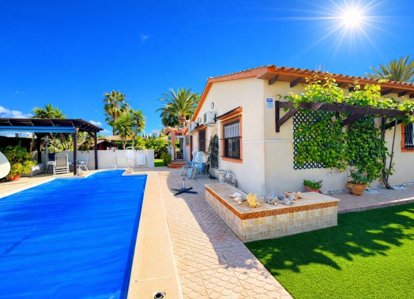 Resale - Villa / House - Orihuela Costa - Cabo Roig