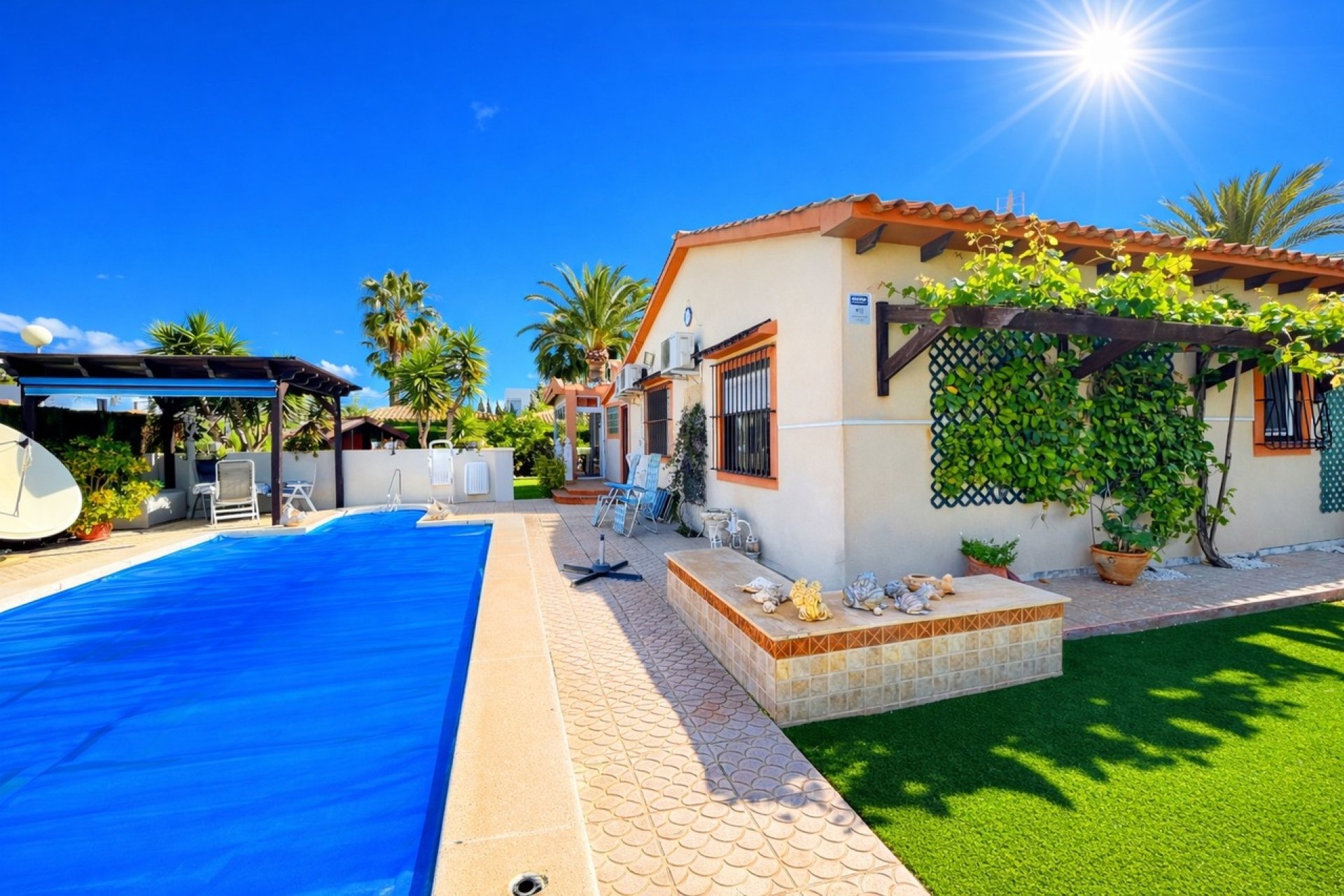 Resale - Villa / House - Orihuela Costa - Cabo Roig