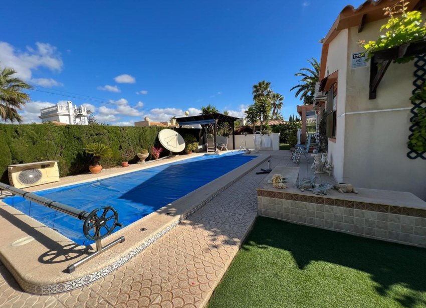 Resale - Villa / House - Orihuela Costa - Cabo Roig