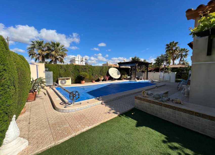 Resale - Villa / House - Orihuela Costa - Cabo Roig
