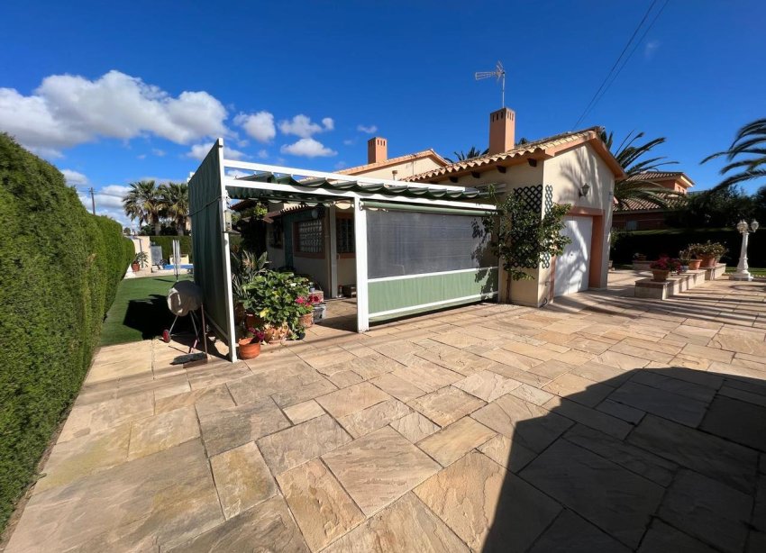 Resale - Villa / House - Orihuela Costa - Cabo Roig