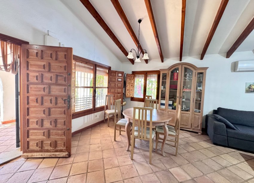 Resale - Villa / House - Orihuela Costa - Cabo Roig