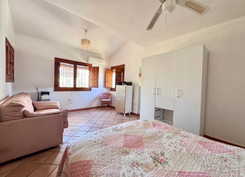 Resale - Villa / House - Orihuela Costa - Cabo Roig