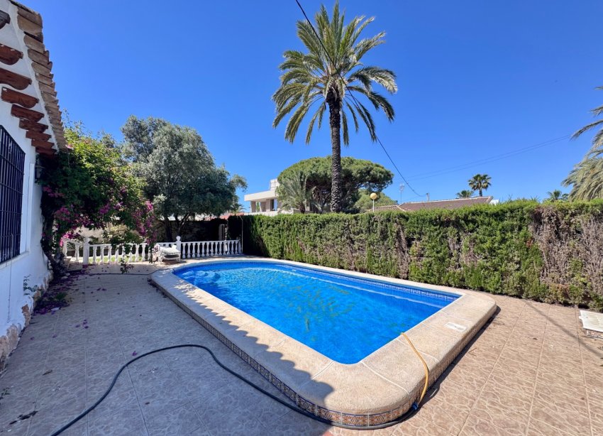 Resale - Villa / House - Orihuela Costa - Cabo Roig