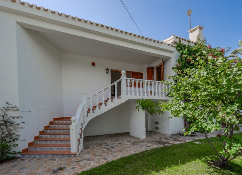 Resale - Villa / House - Orihuela Costa - Cabo Roig