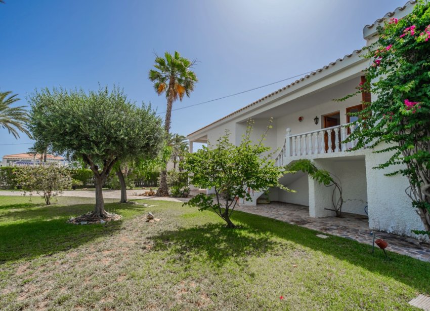 Resale - Villa / House - Orihuela Costa - Cabo Roig