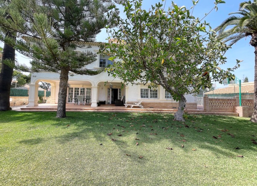 Resale - Villa / House - Orihuela Costa - Cabo Roig