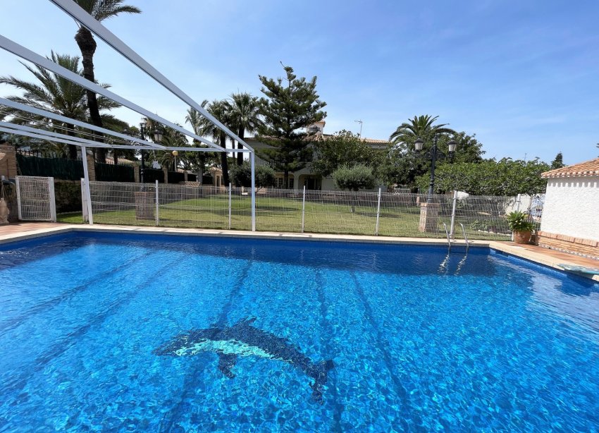 Resale - Villa / House - Orihuela Costa - Cabo Roig