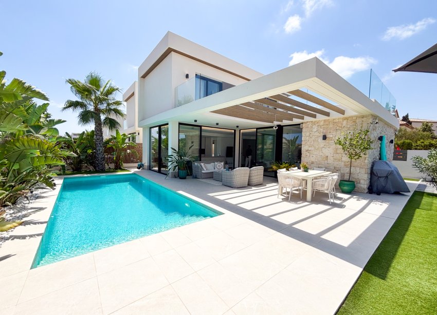 Resale - Villa / House - Orihuela Costa - Cabo Roig