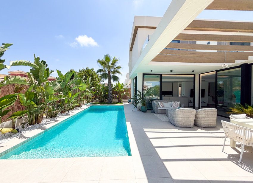 Resale - Villa / House - Orihuela Costa - Cabo Roig