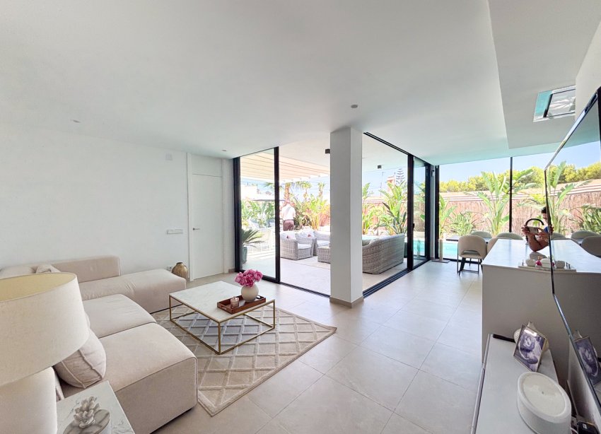 Resale - Villa / House - Orihuela Costa - Cabo Roig