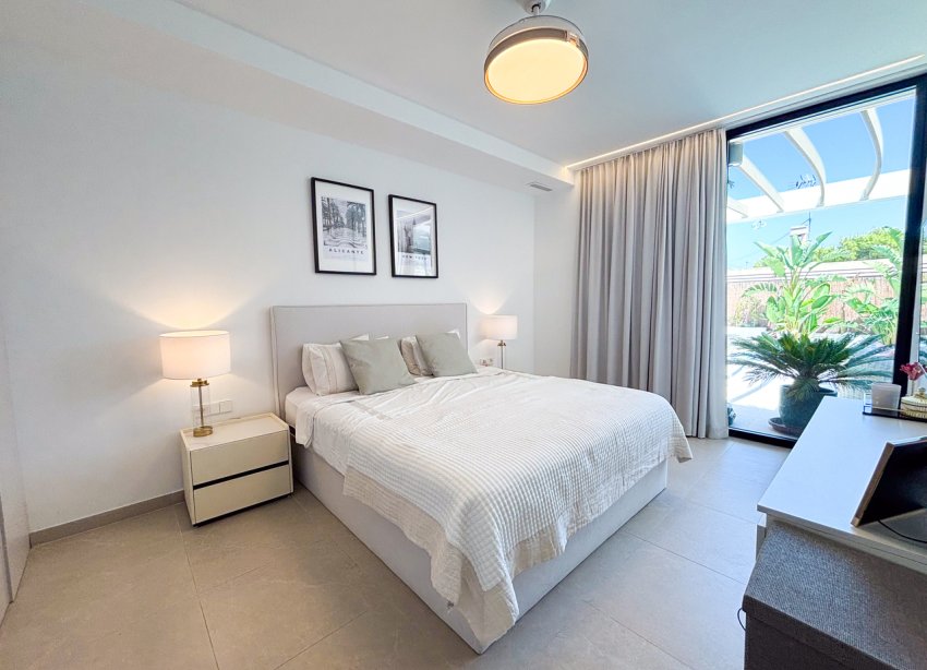 Resale - Villa / House - Orihuela Costa - Cabo Roig