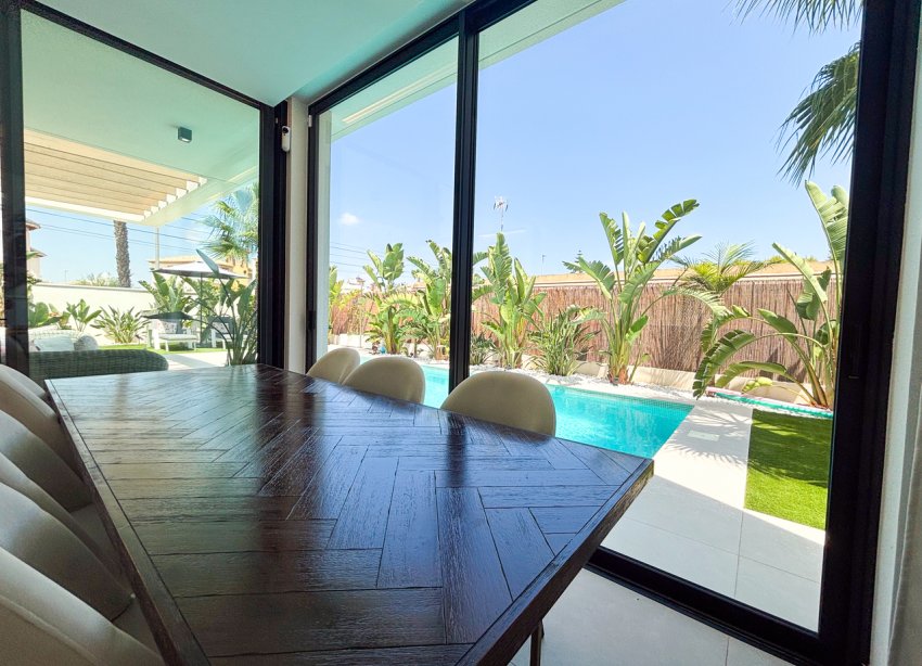 Resale - Villa / House - Orihuela Costa - Cabo Roig