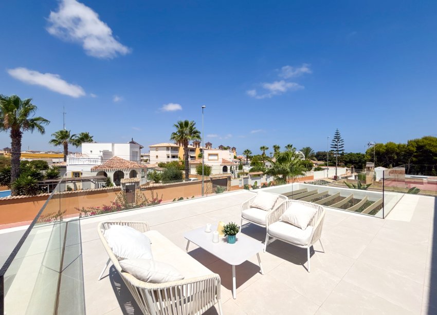 Resale - Villa / House - Orihuela Costa - Cabo Roig