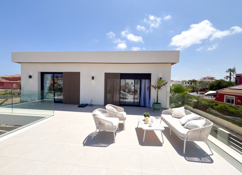 Resale - Villa / House - Orihuela Costa - Cabo Roig