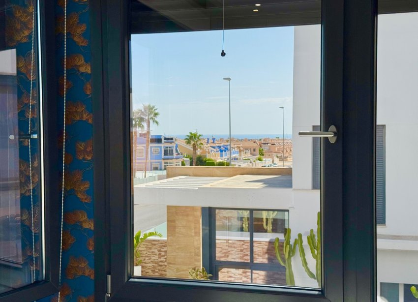 Resale - Villa / House - Orihuela Costa - Cabo Roig