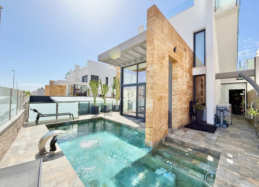 Resale - Villa / House - Orihuela Costa - Cabo Roig