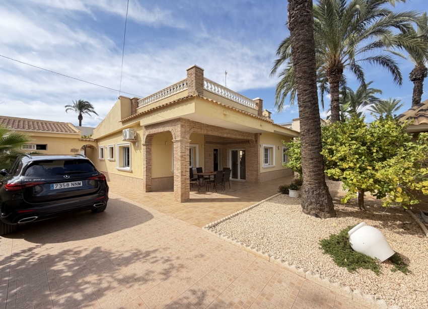 Resale - Villa / House - Orihuela Costa - Cabo Roig