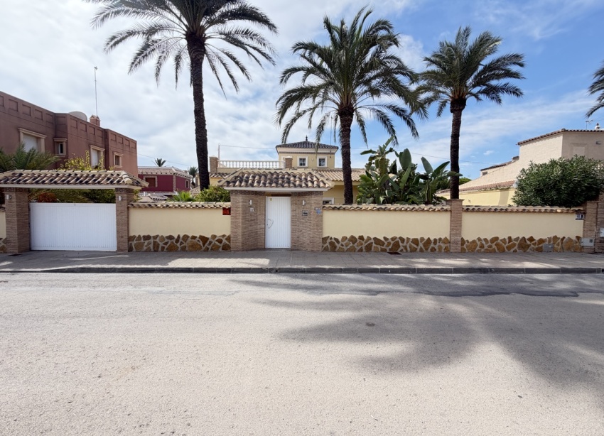 Resale - Villa / House - Orihuela Costa - Cabo Roig
