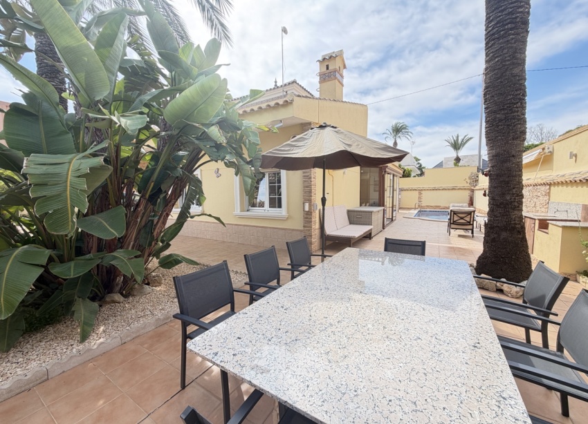 Resale - Villa / House - Orihuela Costa - Cabo Roig