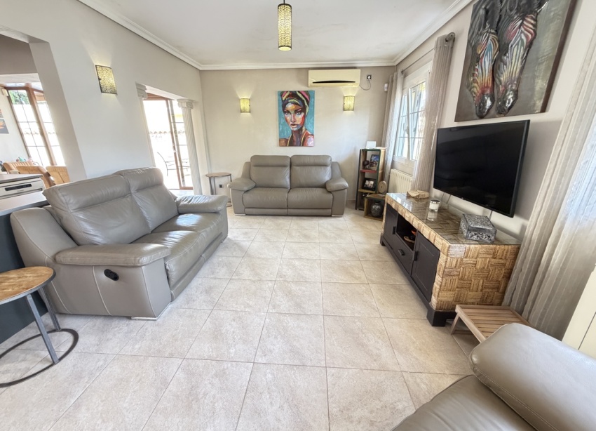 Resale - Villa / House - Orihuela Costa - Cabo Roig