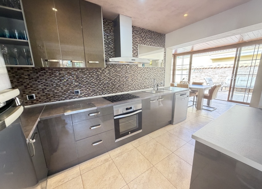 Resale - Villa / House - Orihuela Costa - Cabo Roig
