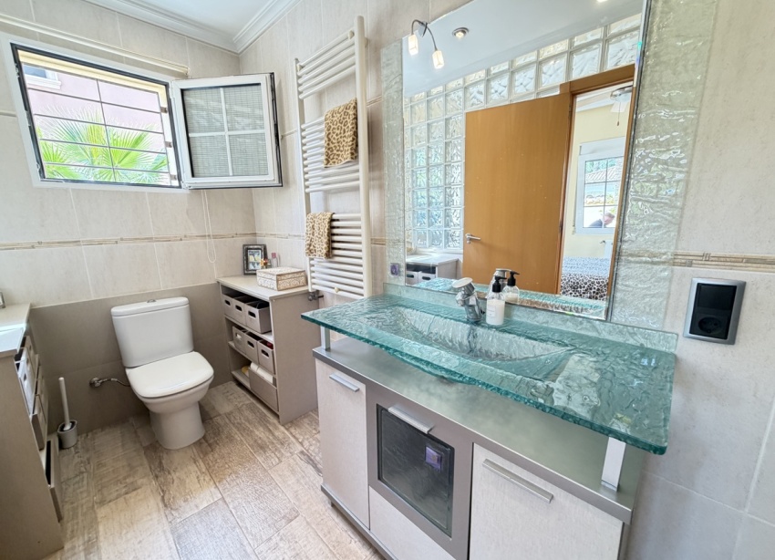 Resale - Villa / House - Orihuela Costa - Cabo Roig