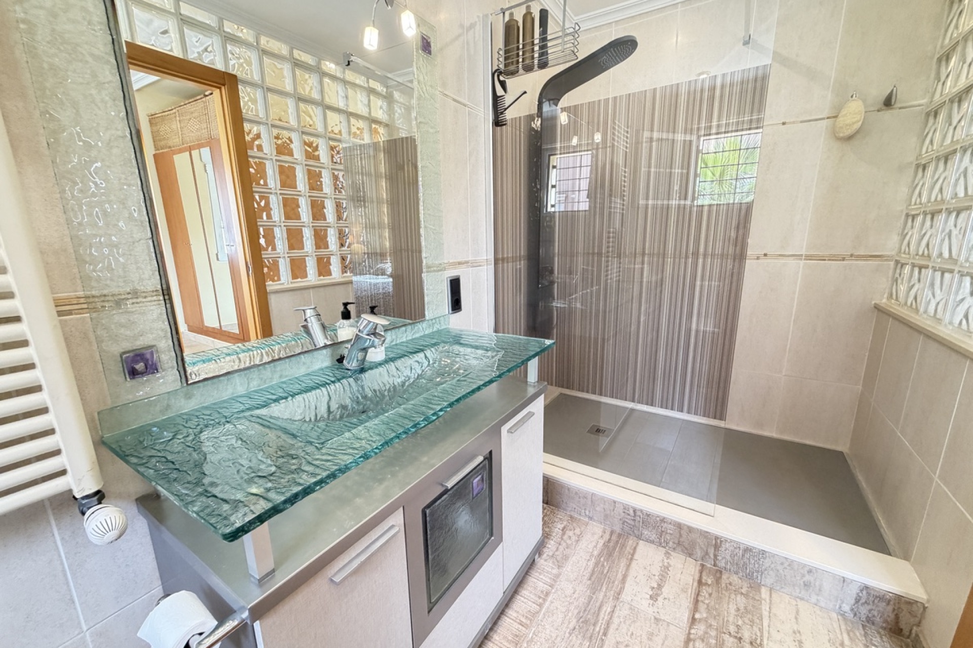 Resale - Villa / House - Orihuela Costa - Cabo Roig