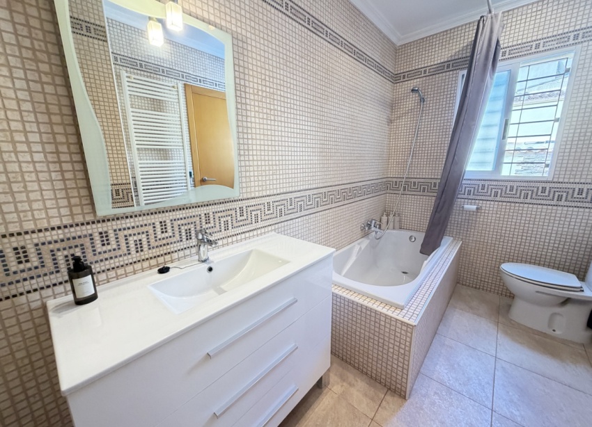 Resale - Villa / House - Orihuela Costa - Cabo Roig