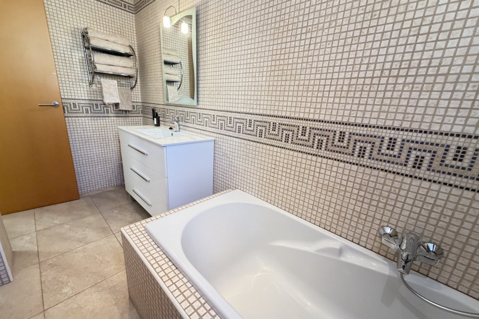 Resale - Villa / House - Orihuela Costa - Cabo Roig